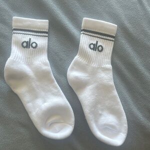 alo yoga half crew unisex socks